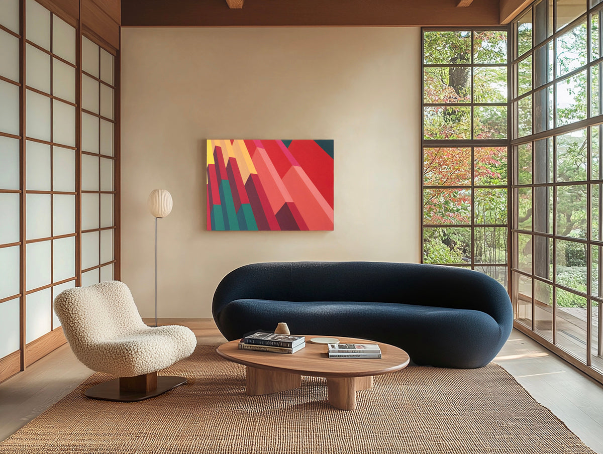 Tableau abstrait aux formes géométriques et couleurs vives de l'artiste Debens, accroché dans un intérieur contemporain mêlant lignes minimalistes, bois clair et mobilier design – une mise en situation proposée par la Galerie Vermeulen