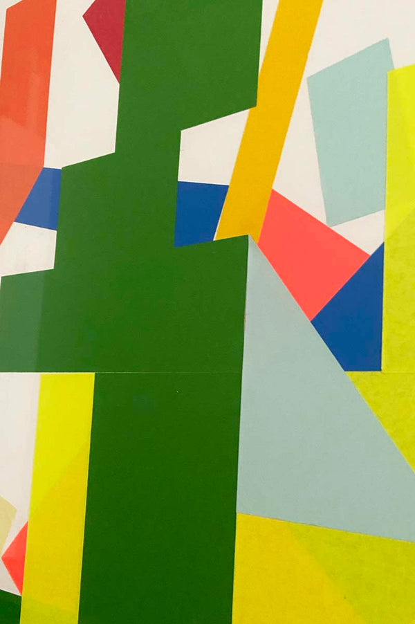 Détail de l’œuvre DBNS Orange vert fluo bleu, collage abstrait 50 × 70 cm de l’artiste contemporain Debens, aux couleurs vives vert, jaune fluo, bleu et touches orange, présenté par la Galerie Vermeulen