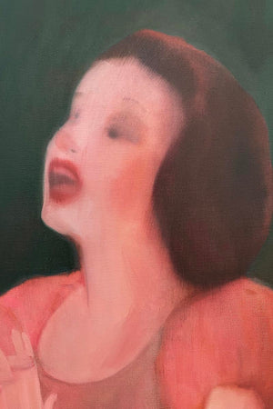 Focus sur le visage de Blanche-Neige de la Peinture Awaken Anew d’Emmet Kierans, huile sur lin représentant une figure féminine inspirée de Blanche-Neige, présentée par la Galerie Vermeulen