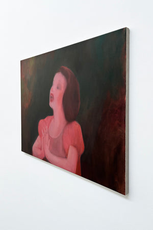 Vue de côté de la peinture Awaken Anew d’Emmet Kierans, huile sur lin représentant une figure féminine inspirée de Blanche-Neige, présentée par la Galerie Vermeulen