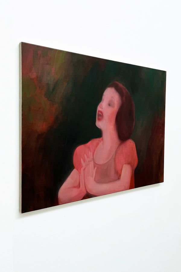 Vue d'angle de la peinture Awaken Anew d’Emmet Kierans, huile sur lin représentant une figure féminine inspirée de Blanche-Neige, présentée par la Galerie Vermeulen