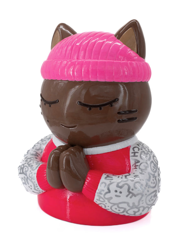 Sculpture CHANOIR 'Force' en édition limitée - Vue trois quarts, bonnet rose texturé, motifs graphiques argenté, résine peinte.