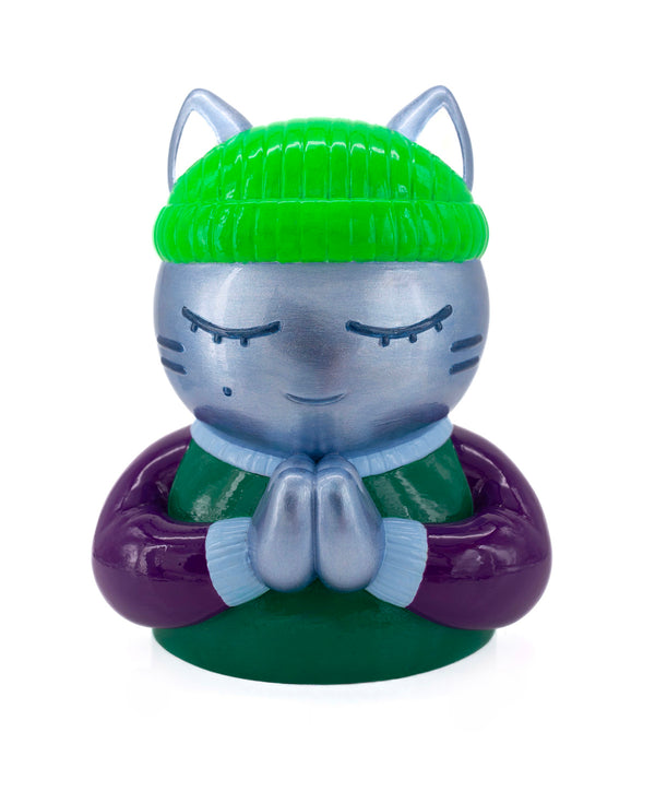 CHANOIR – Sculpture collector unique "Tempérance" 2025, représente un chat priant, avec un bonnet vert fluo, une tête bleu métallique, oeuvre street arten résine peinte à la main.