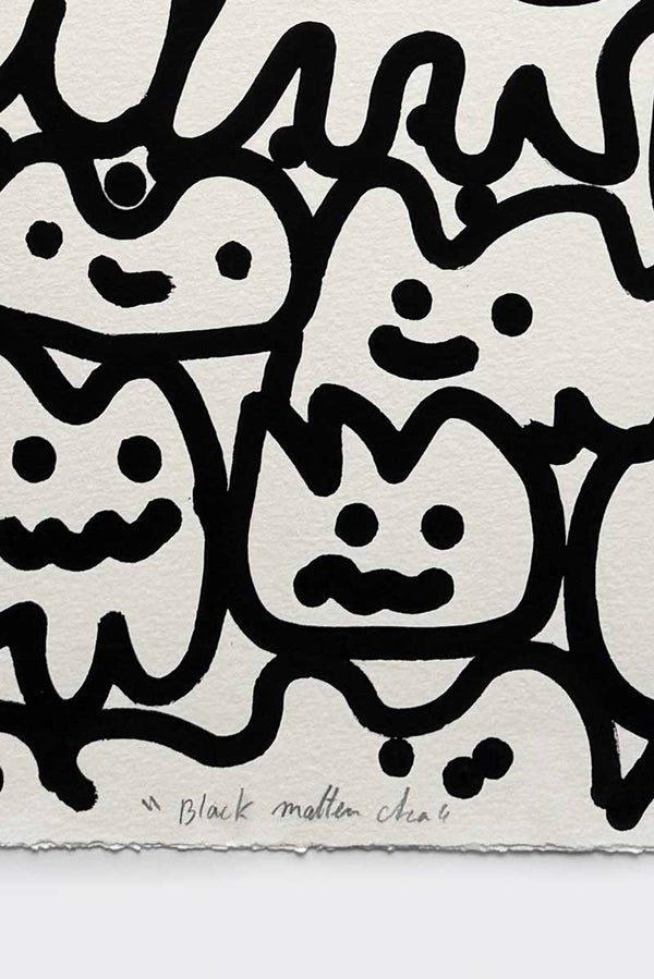 Détail du titre manuscrit « Black Matter Cha » inscrit à la main par l’artiste street art Chanoir sur une œuvre en encre et acrylique sur papier, 2017.