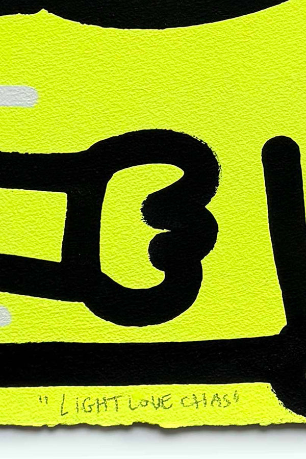 Détail du titre manuscrit « Light Love Chas » inscrit à la main par l’artiste street art Chanoir sur une œuvre acrylique sur papier Arches, 2024