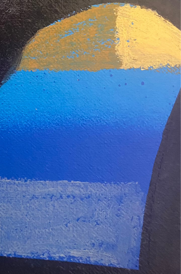 Détail de l'oeuvre de l'artiste street-art CHANOIR intitulée "Chas de lumière", une peinture sur toile mêlant acrylique et pastel et montrant des couleurs bleu, jaune, noir et blanc. Une oeuvre d'art de figuration libre contemporain de 2022.