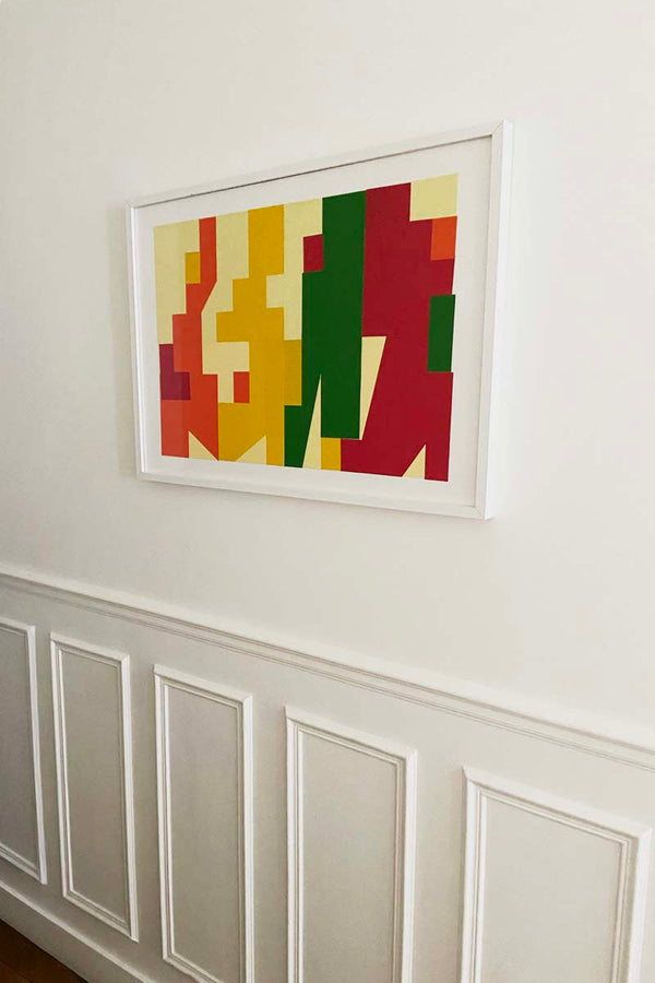 Œuvre de DEBENS collage géométrique abstrait coloré encadré blanc - composition rouge vert jaune orange sur mur intérieur élégant - Galerie Vermeulen