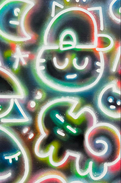 Détail de la peinture 'chas néons de la lune" de Chanoir, représentant des figures félines stylisées sur fond noir, typique de son univers pop art – en vente à la Galerie Vermeulen.