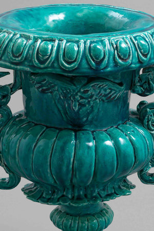 Détail du vase Ottaviano de Gérald Schmite, œuvre en céramique monumentale, design contemporain inspiré de l’Antiquité. Présenté par la galerie Vermeulen.