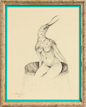 Œuvre signée Miss Van, encre sur papier, personnage féminin assis avec tête d’oiseau, dessin encadré.
