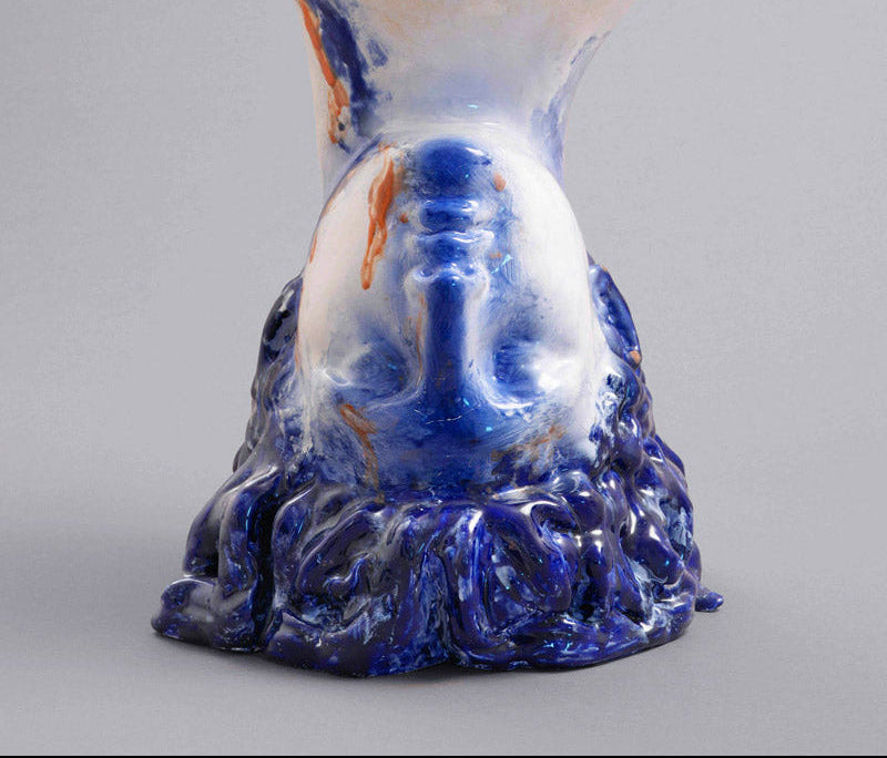 Vase Hermès de Gérald Schmite, céramique baroque en faïence émaillée bleu profond et orange, ornée de figures mythologiques, pièce décorative monumentale.