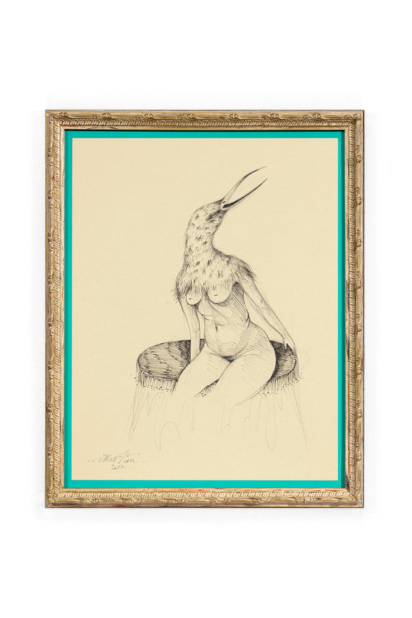 Œuvre encadrée signée Miss Van, réalisée à l'encre sur papier, personnage féminin assis avec tête d’oiseau. Cadre doré avec passe-partout turquoise.